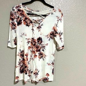 Maurice’s 24/7 cream color dusty rose and navy floral top